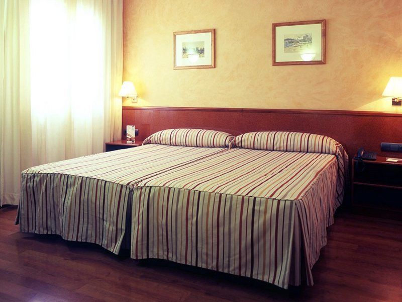 Catalonia Castellnou Hotel Barcelona Kültér fotó